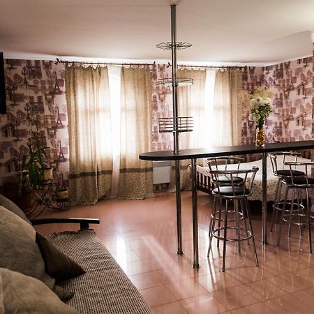 Golden Park Apartments Umanʼ Exterior foto
