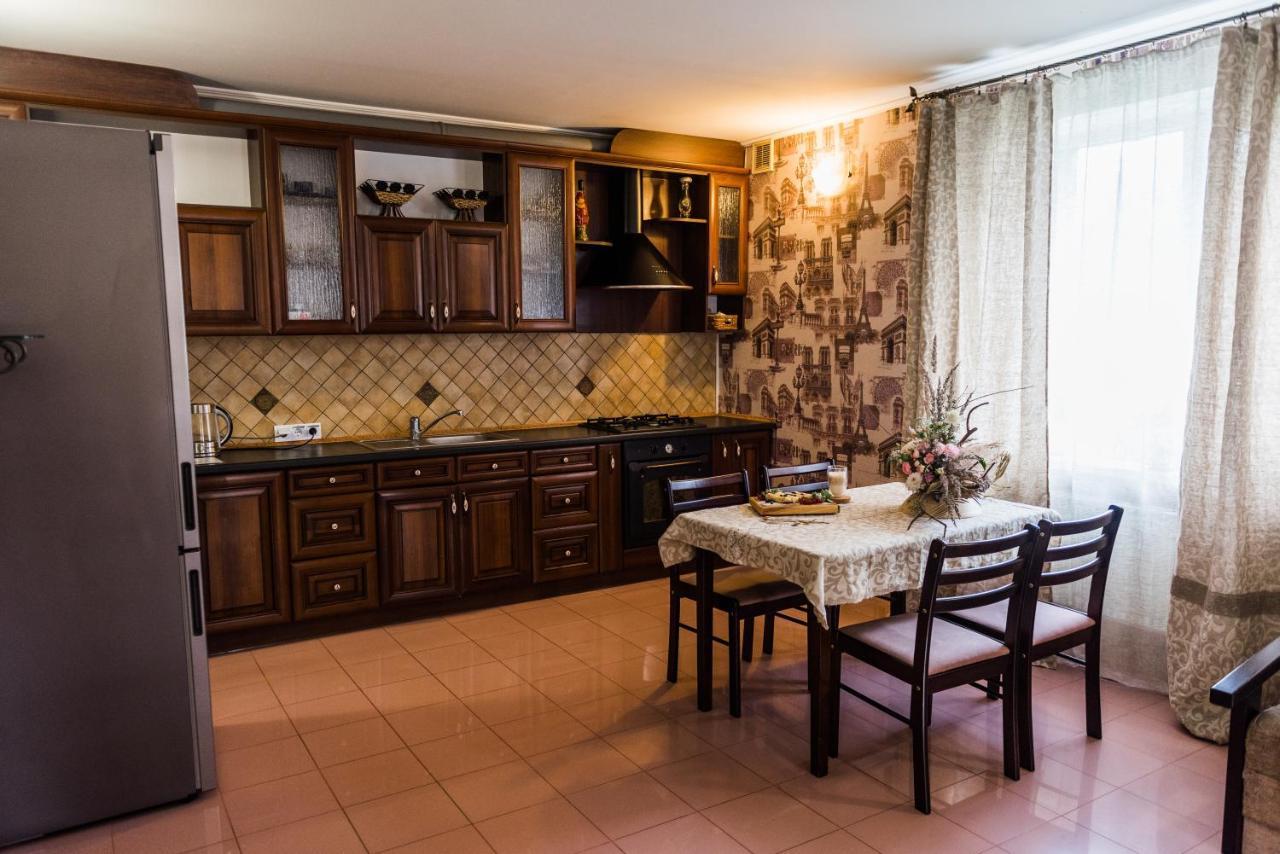 Golden Park Apartments Umanʼ Exterior foto