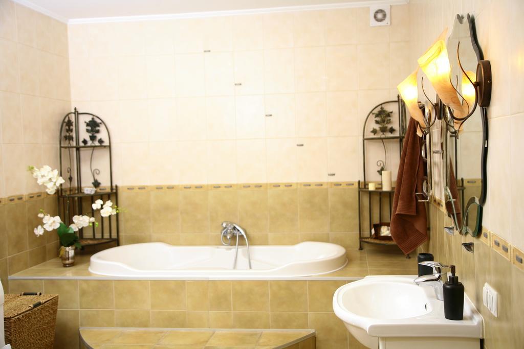 Golden Park Apartments Umanʼ Exterior foto